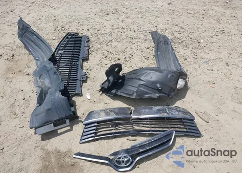 2015 Toyota Corolla Le z USA, uszkodzony, nr VIN 2T1BURHE8FC381399